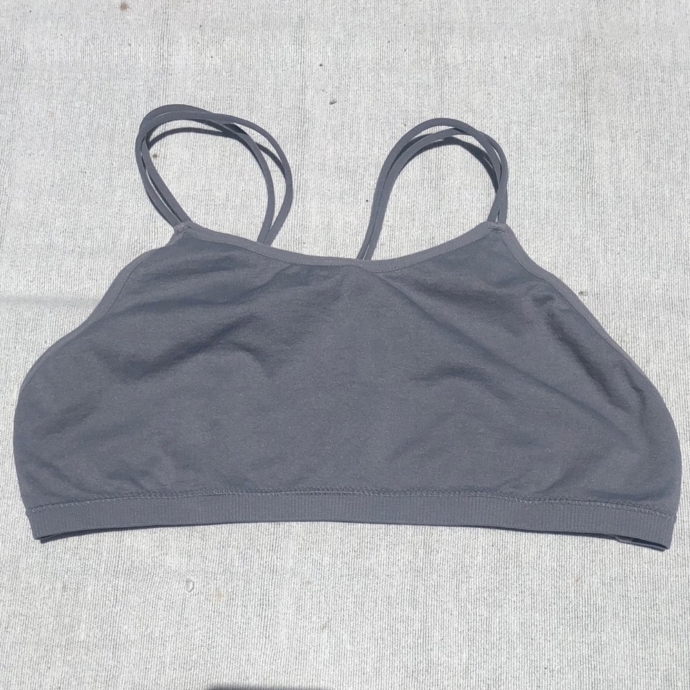 ✨Simple Grey Sports Bra w/ Straps CrissCross Strap
